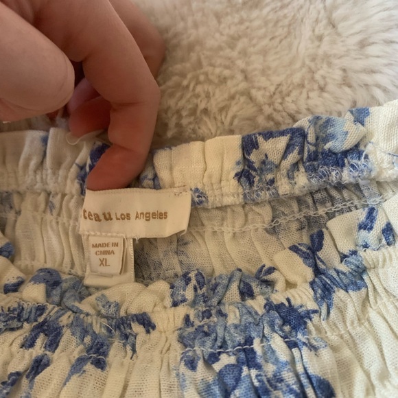 Montreau Floral Blue and White Women's Top - Picture 3 of 4